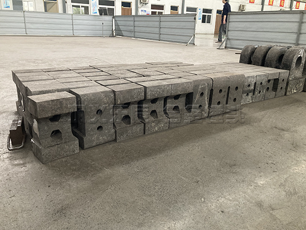 4.jpg 破碎機錘頭